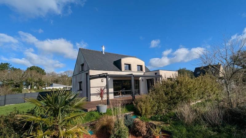 Maison - 180 m² - 7 pièces