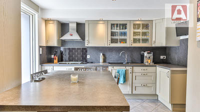 Maison - 190 m² - 8 pièces