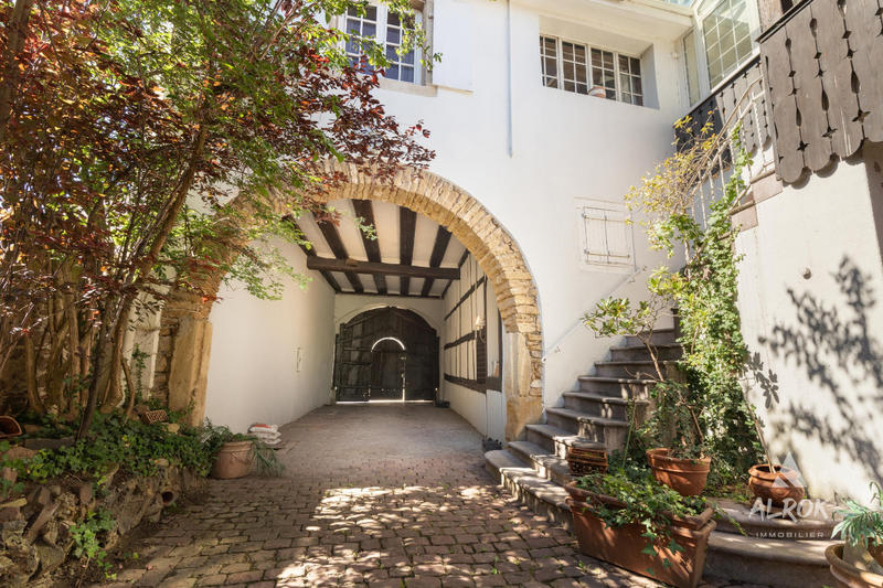 Maison - 583 m² - 16 pièces