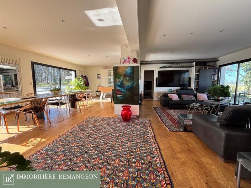 Propriété - 349 m² - 7 pièces