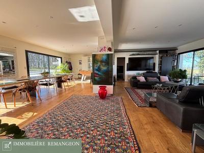 Propriété - 349 m² - 7 pièces