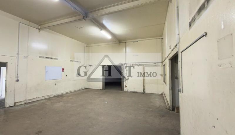 Entrepôt - 1 965 m²