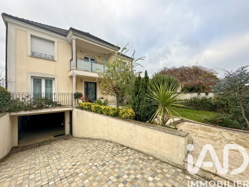 Maison - 270 m² - 8 pièces