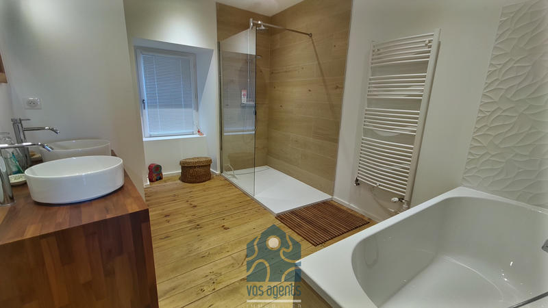 Maison - 300 m² - 7 pièces