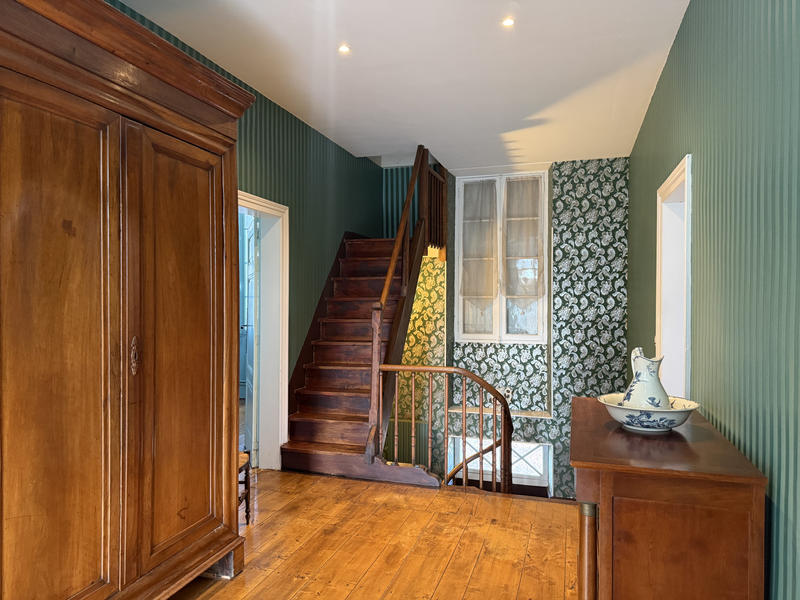 Maison - 217 m² - 9 pièces