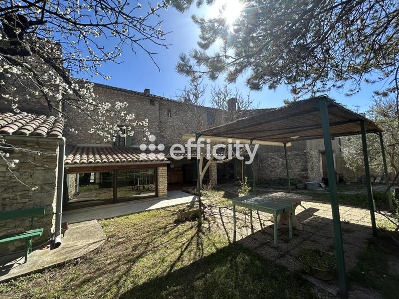 Maison - 207 m² - 8 pièces