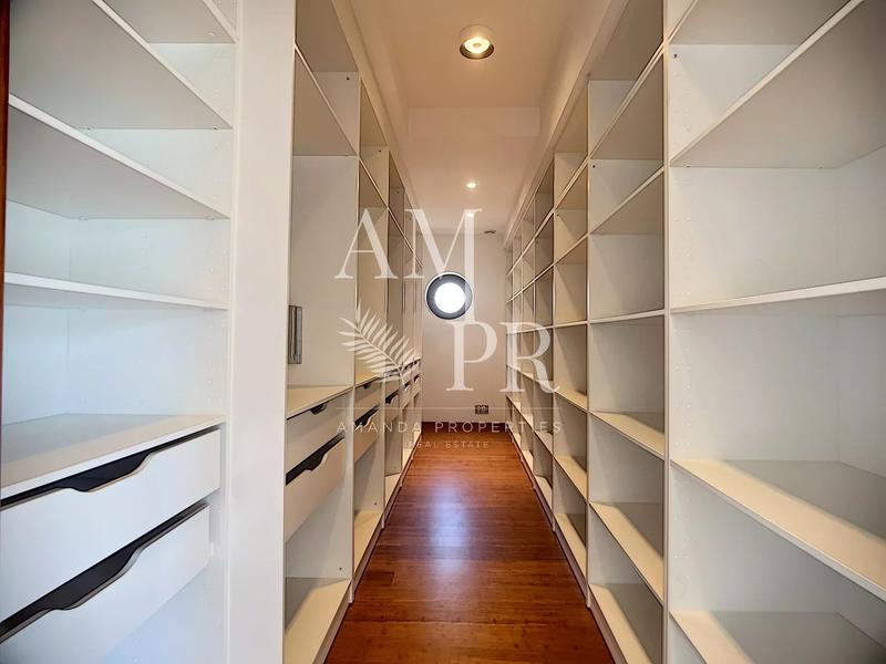 Villa - 300 m² - 8 pièces