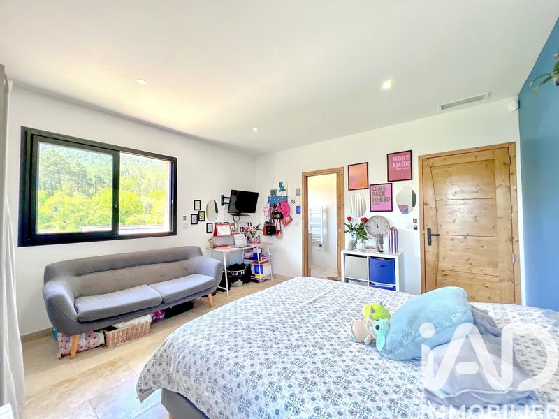 Maison - 290 m² - 8 pièces