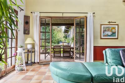 Maison - 277 m² - 10 pièces