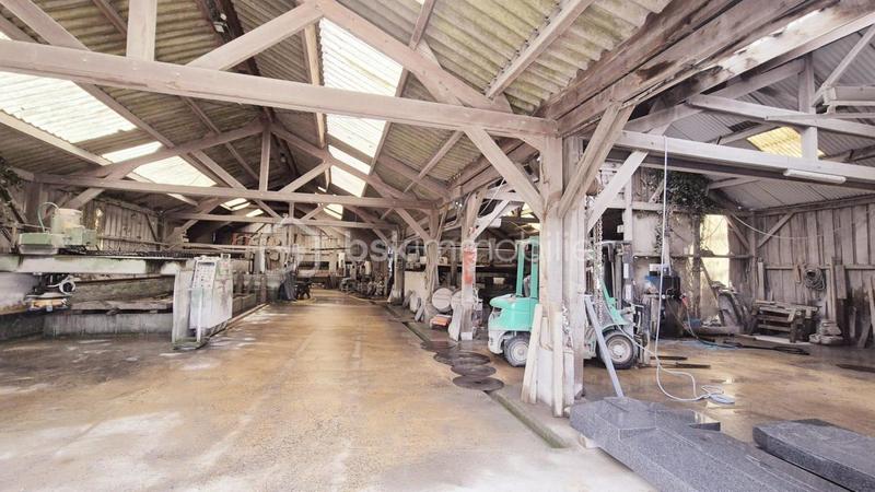 Local d'activité / Entrepôt - 820 m² - 2 pièces