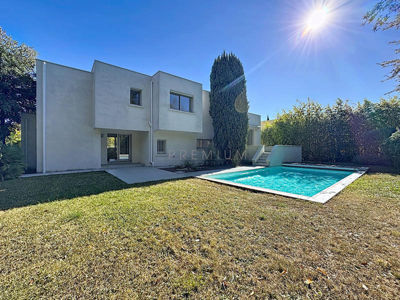 Maison - 183 m² - 6 pièces