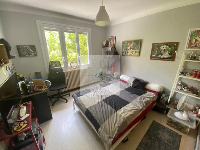Maison - 187 m² - 8 pièces