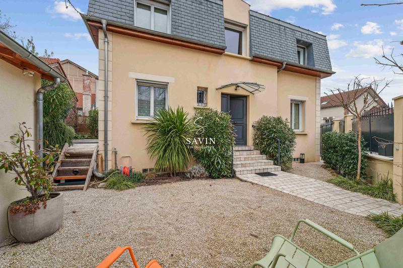 Maison - 296 m² - 5 pièces