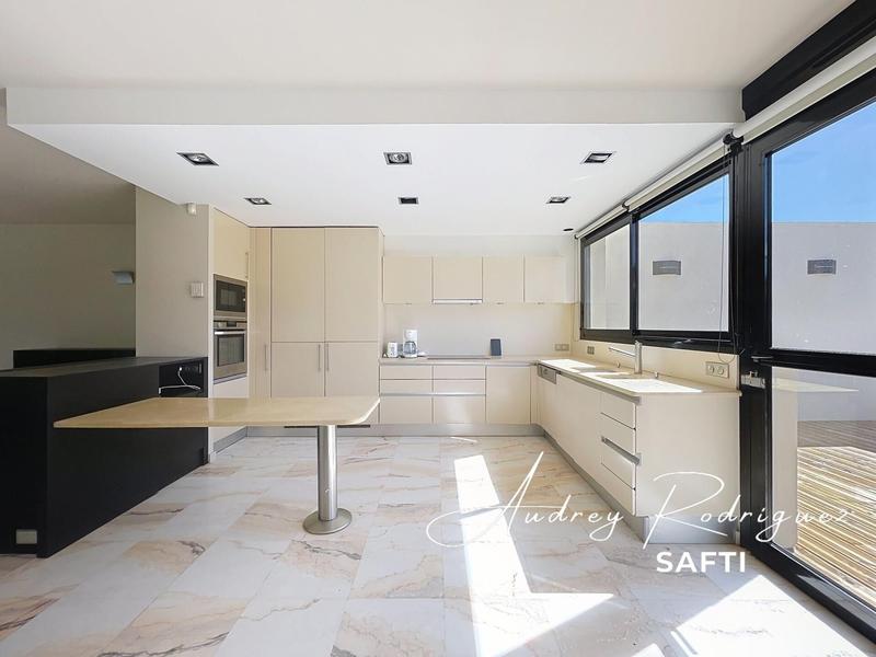 Maison - 217 m² - 6 pièces