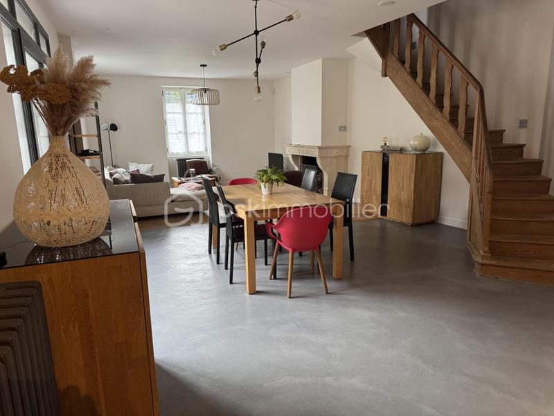 Maison - 195 m² - 7 pièces