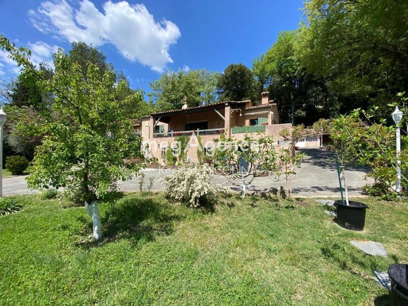 Maison traditionnelle - 198 m² - 10 pièces