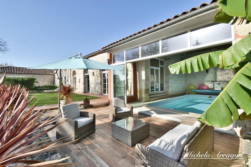 Propriété - 475 m² - 11 pièces