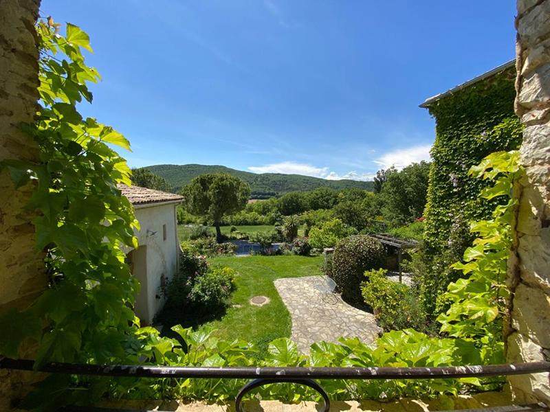 Maison - 330 m² - 11 pièces