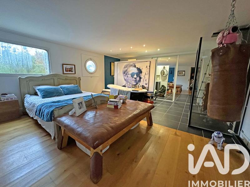 Maison - 250 m² - 6 pièces