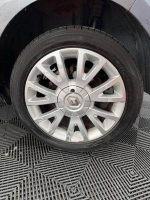 Renault Clio III 1.2i 101cv Rip Curl