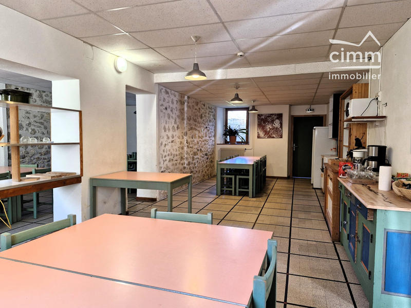 Maison - 698 m² - 15 pièces