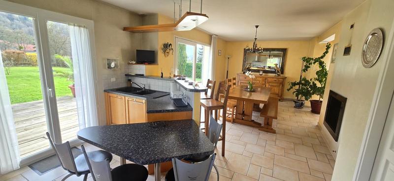 Maison - 177 m² - 7 pièces