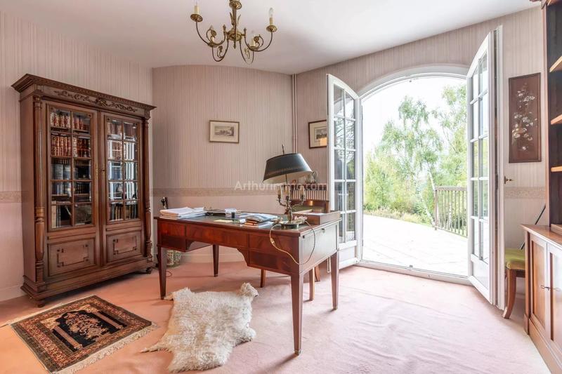 Maison - 210 m² - 9 pièces