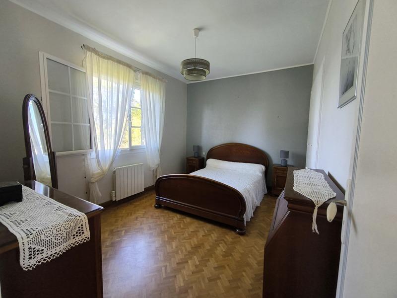 Maison - 239 m² - 10 pièces