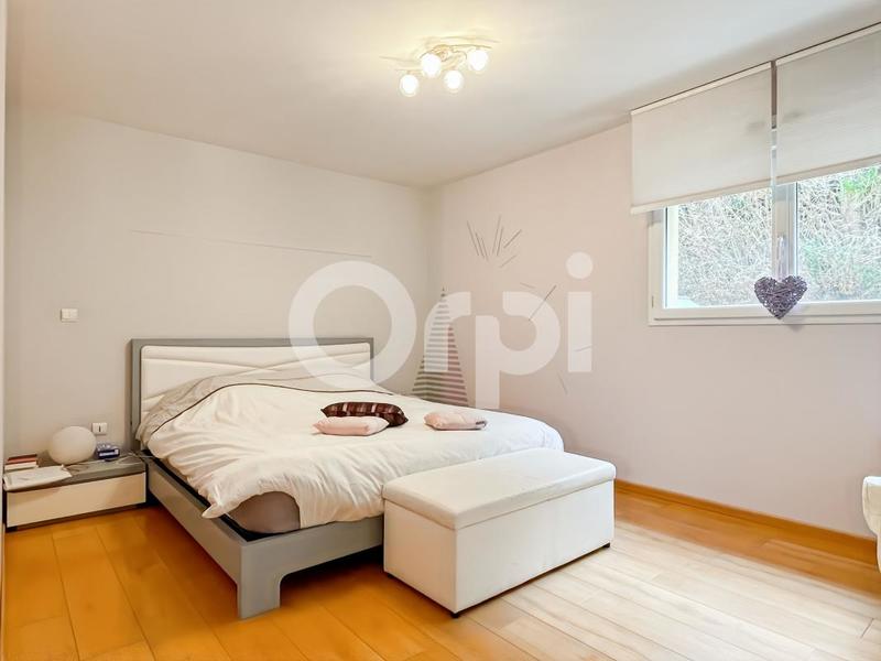 Maison - 260 m² - 9 pièces