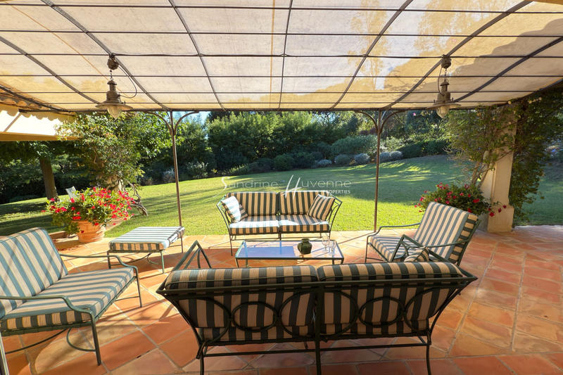 Maison - 280 m² - 7 pièces