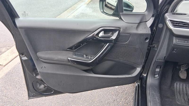 Peugeot 208 1.5 BlueHDi 100 Allure