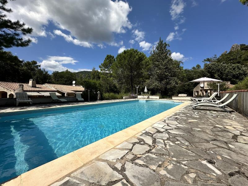 Maison - 195 m² - 7 pièces