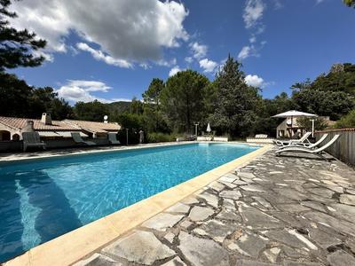 Maison - 195 m² - 7 pièces