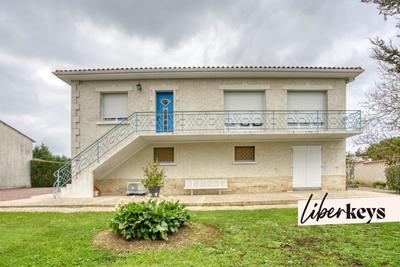 Maison - 210 m² - 9 pièces