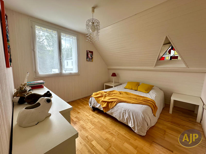 Maison - 180 m² - 8 pièces