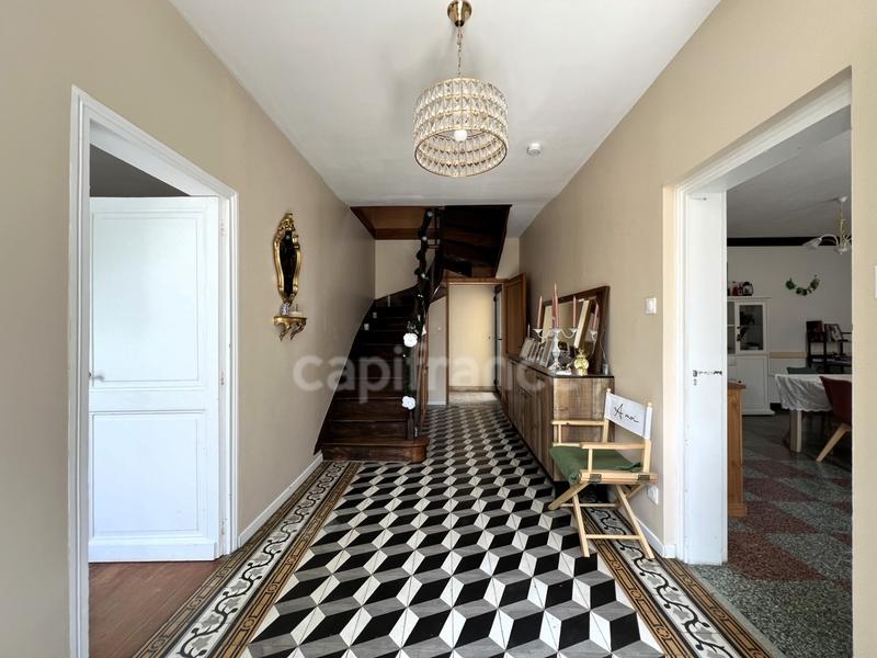 Demeure - 254 m² - 9 pièces