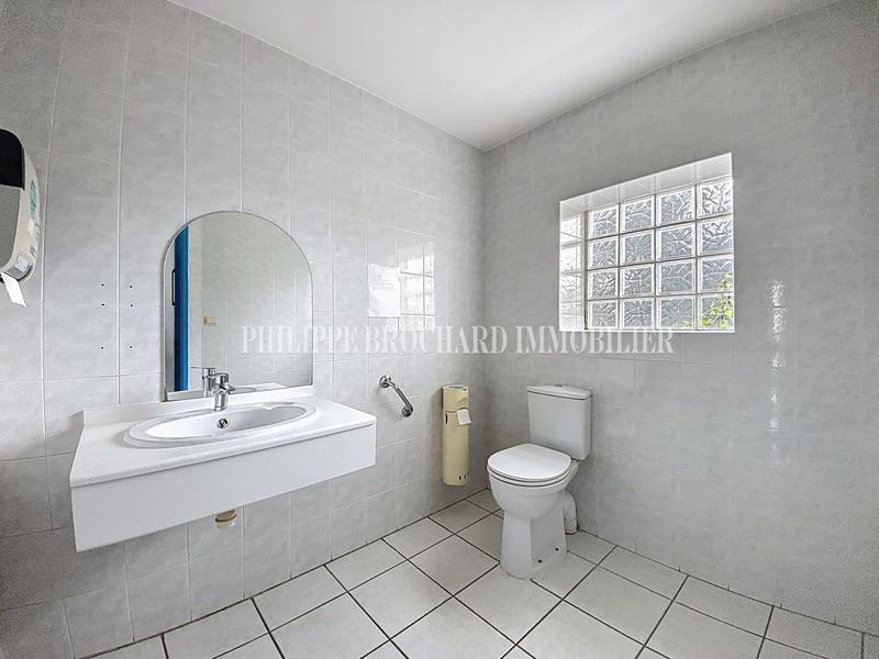 Local d'activités - 139 m² - 6 pièces