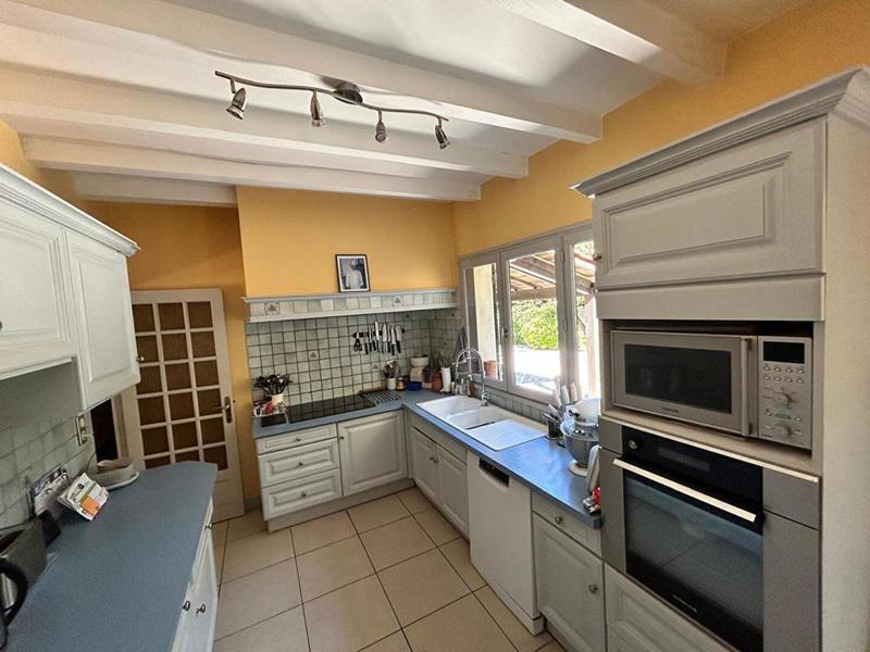 Propriété - 208 m² - 6 pièces