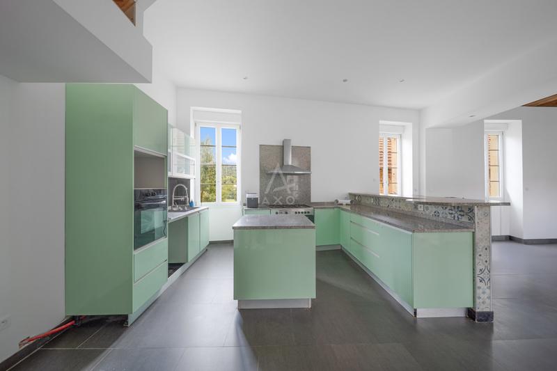 Maison - 222 m² - 9 pièces