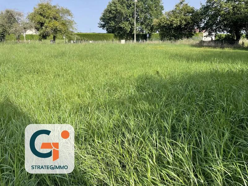 Terrain constructible - 1 700 m²