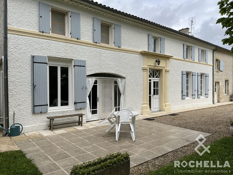 Maison - 244 m² - 8 pièces