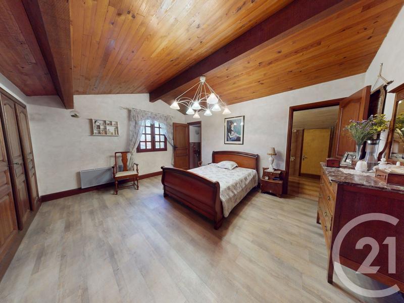 Maison - 248 m² - 7 pièces