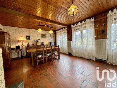 Maison - 180 m² - 7 pièces