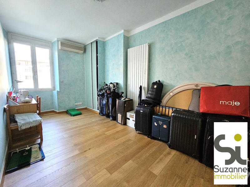 Appartement - 151 m² - 5 pièces