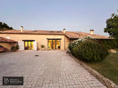 Propriété - 362 m² - 11 pièces