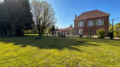 Maison - 245 m² - 9 pièces