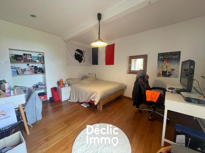 Maison - 232 m² - 7 pièces