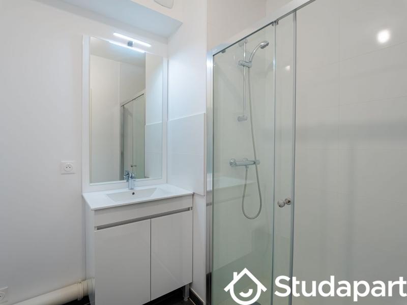 Chambre - 80 m² - 1 pièce