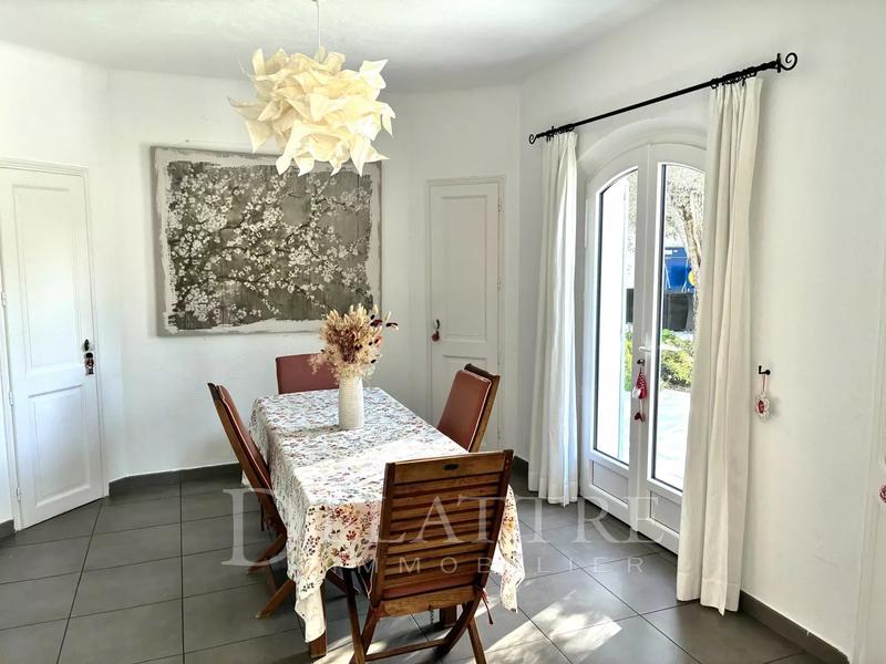 Propriété - 170 m² - 6 pièces