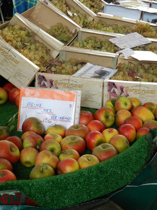 Le Petit marché à Saint-Firmin-des-Près